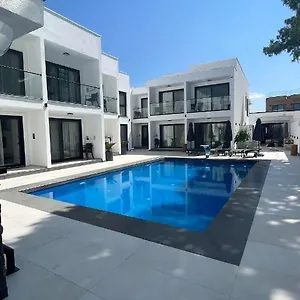 فندق بنسيون كيونيدي, يالِكافاك