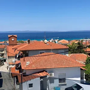 Luka 1 Aparts Polichrono , Polychrono Grecia